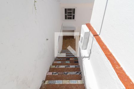 Casa à venda com 300m², 3 quartos e 2 vagasEscada para o Quintal