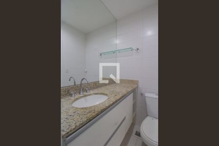 Apartamento à venda com 68m², 2 quartos e 1 vaga Apartamento à venda com 68m², 2 quartos e 1 vagaBanheiro da Suíte