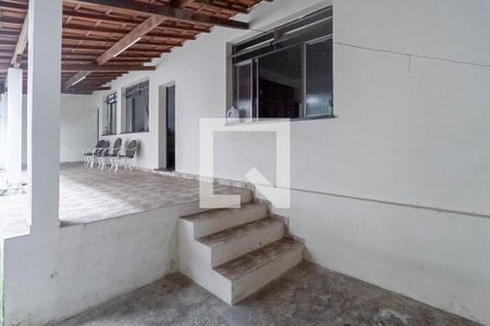 Casa à venda com 130m², 3 quartos e 4 vagas Casa à venda com 130m², 3 quartos e 4 vagasFachada