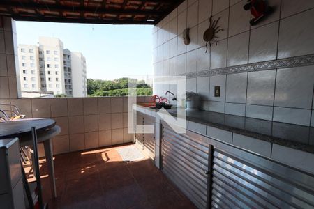 Casa à venda com 200m², 3 quartos e 1 vagaÁrea de Serviço e Churrasqueira