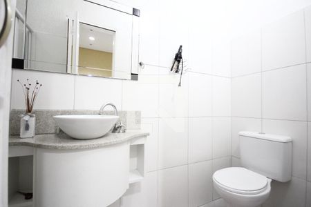 Casa à venda com 250m², 3 quartos e 1 vagaBanheiro Casa 2