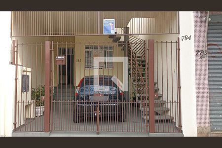 Casa à venda com 250m², 3 quartos e 1 vaga Casa à venda com 250m², 3 quartos e 1 vagaFachada