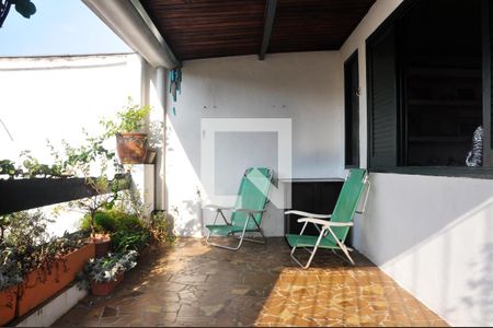 Casa à venda com 175m², 5 quartos e 2 vagas Casa à venda com 175m², 5 quartos e 2 vagasVaranda