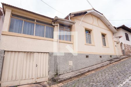 Casa à venda com 300m², 7 quartos e 3 vagas Casa à venda com 300m², 7 quartos e 3 vagasFachada