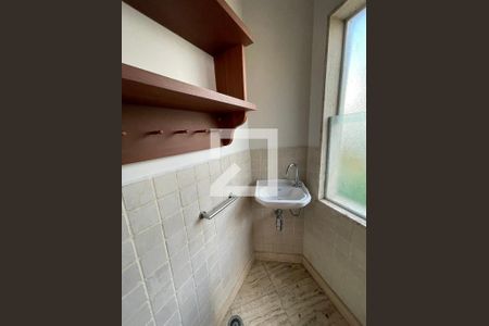 Casa à venda com 400m², 4 quartos e 5 vagas Casa à venda com 400m², 4 quartos e 5 vagasbanheiro piscina