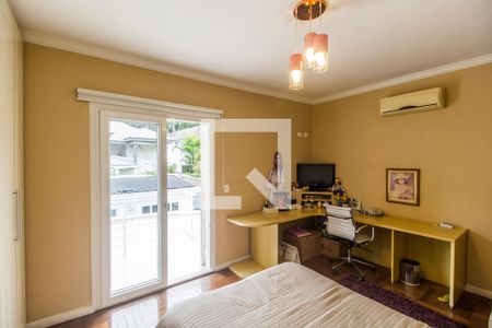 Casa de condomínio à venda com 435m², 5 quartos e 4 vagas Casa de condomínio à venda com 435m², 5 quartos e 4 vagasSuíte 2
