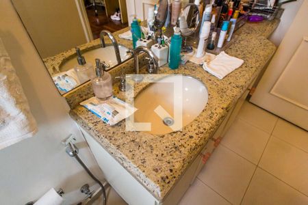 Casa de condomínio à venda com 435m², 5 quartos e 4 vagas Casa de condomínio à venda com 435m², 5 quartos e 4 vagasDetalhe do Banheiro da Suite