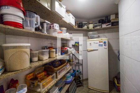 Casa de condomínio à venda com 435m², 5 quartos e 4 vagas Casa de condomínio à venda com 435m², 5 quartos e 4 vagasDespensa