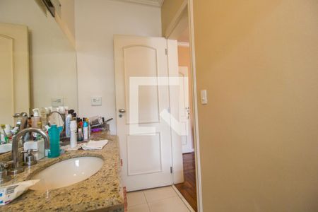 Casa de condomínio à venda com 435m², 5 quartos e 4 vagas Casa de condomínio à venda com 435m², 5 quartos e 4 vagasBanheiro da Suíte 3