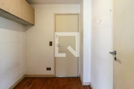 Apartamento à venda com 227m², 4 quartos e 2 vagas Apartamento à venda com 227m², 4 quartos e 2 vagasCorredor Lavanderia - Quartos
