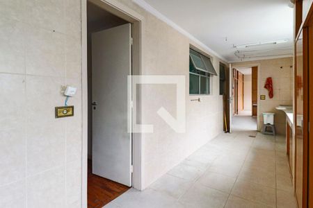 Apartamento à venda com 227m², 4 quartos e 2 vagas Apartamento à venda com 227m², 4 quartos e 2 vagasLavanderia