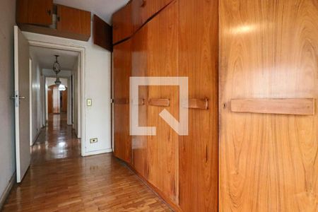 Apartamento à venda com 227m², 4 quartos e 2 vagas Apartamento à venda com 227m², 4 quartos e 2 vagasSuíte