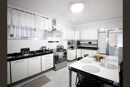 Casa à venda com 240m², 3 quartos e 3 vagas Casa à venda com 240m², 3 quartos e 3 vagasCozinha