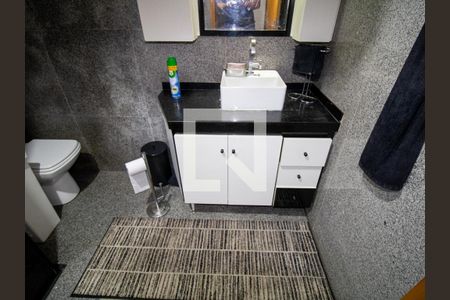 Casa à venda com 240m², 3 quartos e 3 vagas Casa à venda com 240m², 3 quartos e 3 vagasBanheiro 1