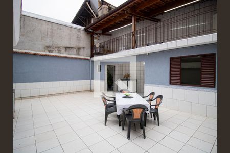 Casa à venda com 240m², 3 quartos e 3 vagas Casa à venda com 240m², 3 quartos e 3 vagasQuintal