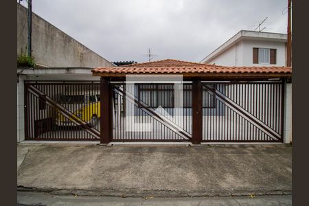 Casa à venda com 240m², 3 quartos e 3 vagas Casa à venda com 240m², 3 quartos e 3 vagasFachada