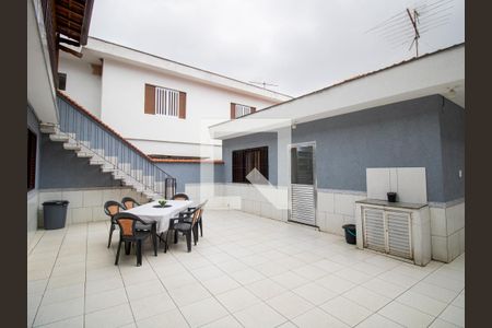 Casa à venda com 240m², 3 quartos e 3 vagas Casa à venda com 240m², 3 quartos e 3 vagasQuintal