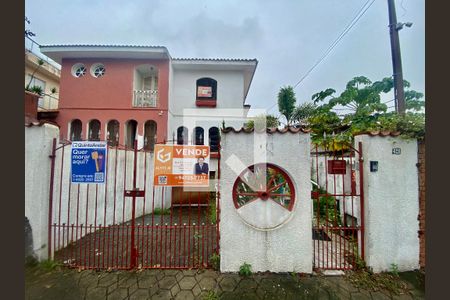 Casa à venda com 189m², 3 quartos e 4 vagas Casa à venda com 189m², 3 quartos e 4 vagasFachada