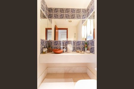 Apartamento à venda com 201m², 4 quartos e 3 vagas Apartamento à venda com 201m², 4 quartos e 3 vagasLavabo