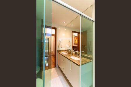 Apartamento à venda com 201m², 4 quartos e 3 vagas Apartamento à venda com 201m², 4 quartos e 3 vagasBanheiro da Suíte 3