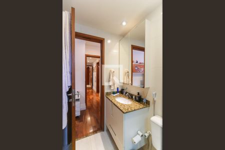 Apartamento à venda com 201m², 4 quartos e 3 vagas Apartamento à venda com 201m², 4 quartos e 3 vagasBanheiro da Suíte 2