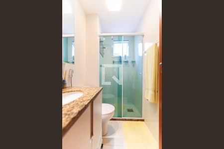 Apartamento à venda com 201m², 4 quartos e 3 vagas Apartamento à venda com 201m², 4 quartos e 3 vagasBanheiro da Suíte 2