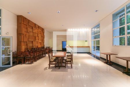 Apartamento à venda com 201m², 4 quartos e 3 vagas Apartamento à venda com 201m², 4 quartos e 3 vagasÁrea comum - Salão de festas