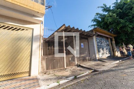 Casa à venda com 220m², 3 quartos e 1 vaga Casa à venda com 220m², 3 quartos e 1 vagaFachada