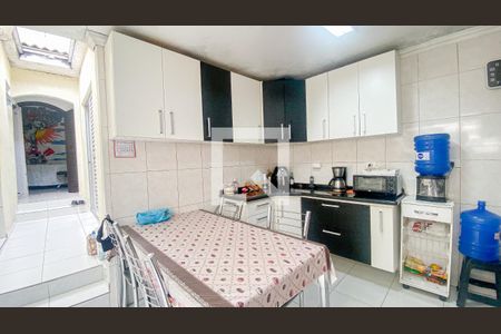 Casa à venda com 120m², 4 quartos e 2 vagas Casa à venda com 120m², 4 quartos e 2 vagasCozinha