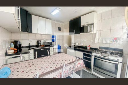 Casa à venda com 120m², 4 quartos e 2 vagas Casa à venda com 120m², 4 quartos e 2 vagasCozinha