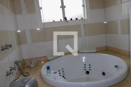 Casa à venda com 400m², 4 quartos e 8 vagasBanheiro da Suíte 2