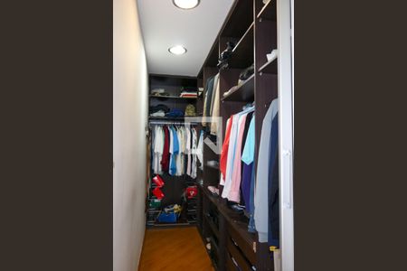 Casa à venda com 400m², 4 quartos e 8 vagasCloset da Suíte 2