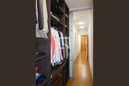 Casa à venda com 400m², 4 quartos e 8 vagasCloset da Suíte 2