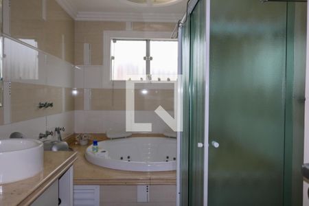 Casa à venda com 400m², 4 quartos e 8 vagasBanheiro da Suíte 2