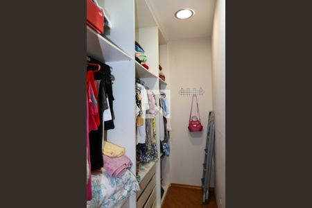 Casa à venda com 400m², 4 quartos e 8 vagasCloset da Suíte 2