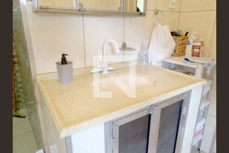 Casa à venda com 216m², 6 quartos e 2 vagasBanheiro - Pia