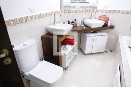 Casa à venda com 800m², 3 quartos e 4 vagasBanheiro da Suíte 2