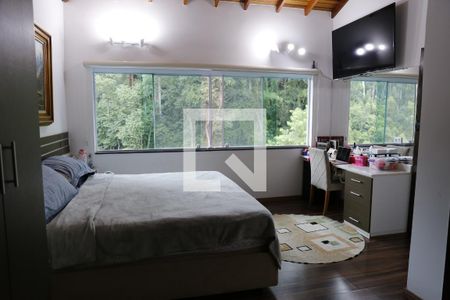 Casa à venda com 800m², 3 quartos e 4 vagasSuíte 2