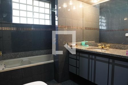 Casa à venda com 278m², 3 quartos e 3 vagasBanheiro Suite 3