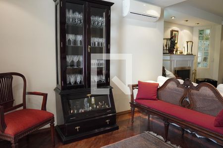 Casa à venda com 278m², 3 quartos e 3 vagasSala de TV