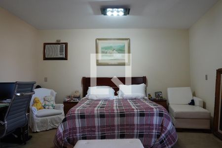 Casa à venda com 278m², 3 quartos e 3 vagasSuíte 1