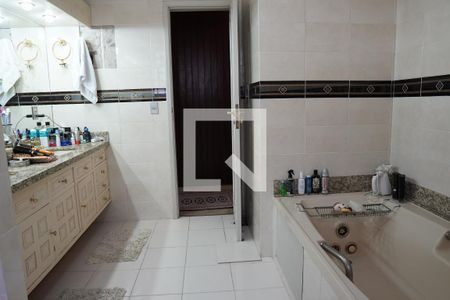 Casa à venda com 278m², 3 quartos e 3 vagasBanheiro Suite 1