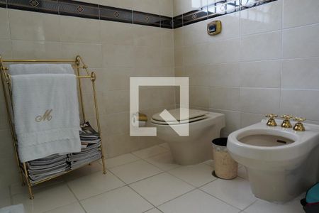 Casa à venda com 278m², 3 quartos e 3 vagasBanheiro Suite 1