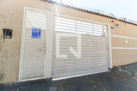 Casa de condomínio à venda com 65m², 2 quartos e 1 vaga Casa de condomínio à venda com 65m², 2 quartos e 1 vagaFachada