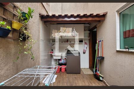 Casa à venda com 110m², 3 quartos e 2 vagasArea de serviço