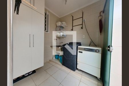 Casa à venda com 350m², 5 quartos e 5 vagas Casa à venda com 350m², 5 quartos e 5 vagasLavanderia