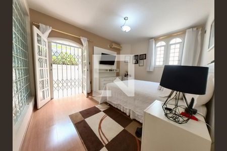 Casa à venda com 350m², 5 quartos e 5 vagas Casa à venda com 350m², 5 quartos e 5 vagasQuarto 1