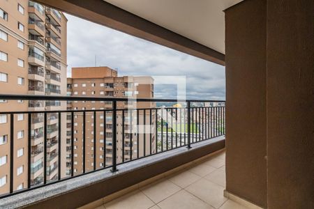 Sala de apartamento para alugar com 3 quartos, 76m² em Jardim Tupanci, Barueri
