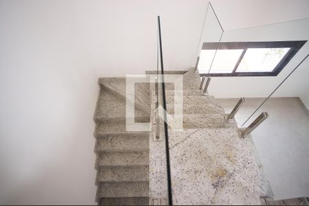 Apartamento à venda com 136m², 3 quartos e 3 vagas Apartamento à venda com 136m², 3 quartos e 3 vagasEscada