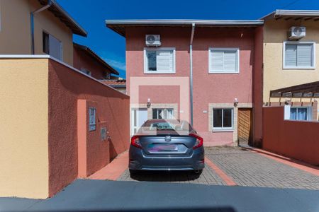 Casa de condomínio à venda com 67m², 2 quartos e 1 vagaFachada e Garagem